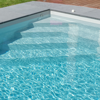 Escalier piscine relax avec assise Escalier piscine relax avec assise
