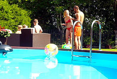 Piscina in legno fuori terra da esterno RIVA CARRE 6x4 m: divertimento con tutta la famiglia