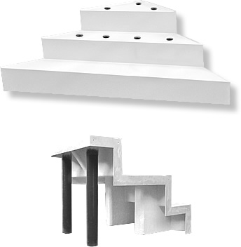 Détail de l’escalier d’angle sous liner pour piscines hors-sol autoportantes - 9,70x3,05 m