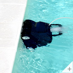 Robot piscine 8streme 7310 Black Pearl nettoyage des parois de la piscine